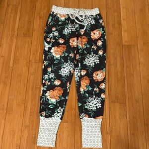 Ampersand Avenue Triple Stretch Joggers - Love Like Wildflowers S NWOT